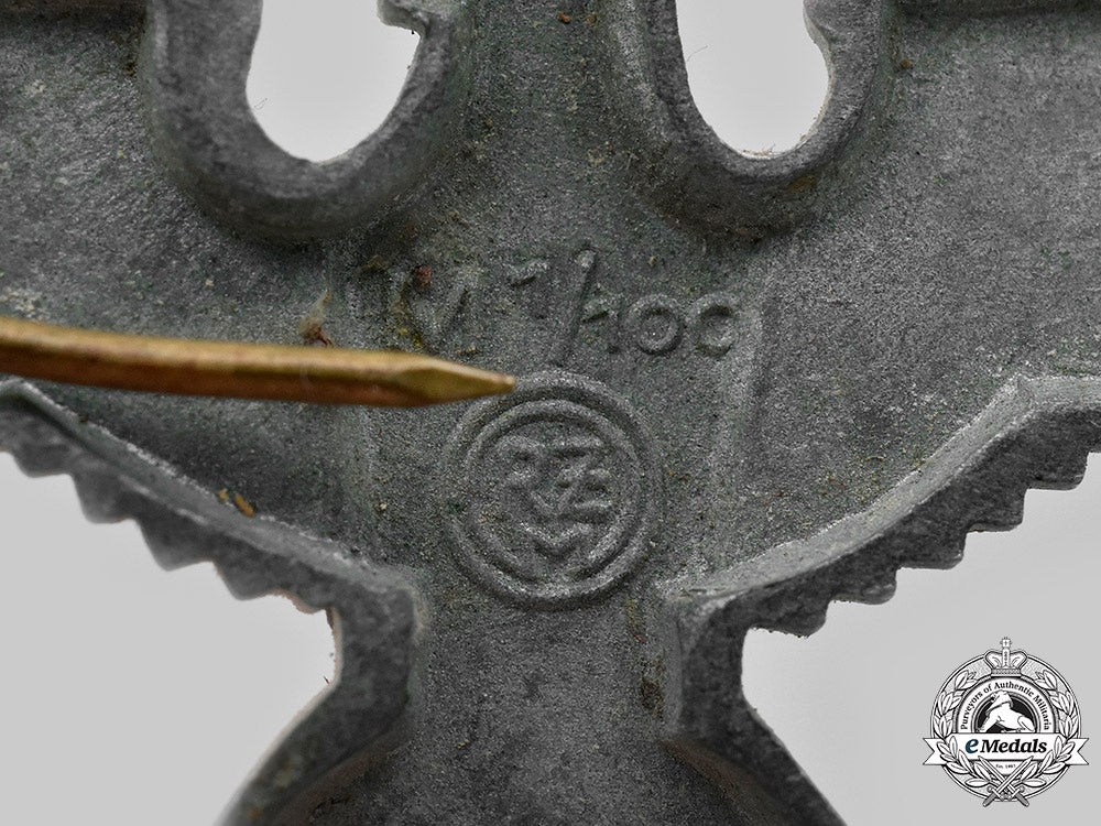 germany,_third_reich._a_mixed_lot_of_insignia_c2020_885_mnc2599