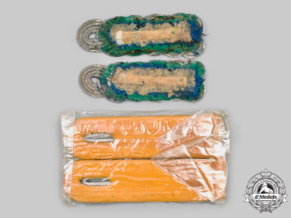 germany,_wehrmacht._a_lot_of_shoulder_boards_c2020_924_mnc0868_1