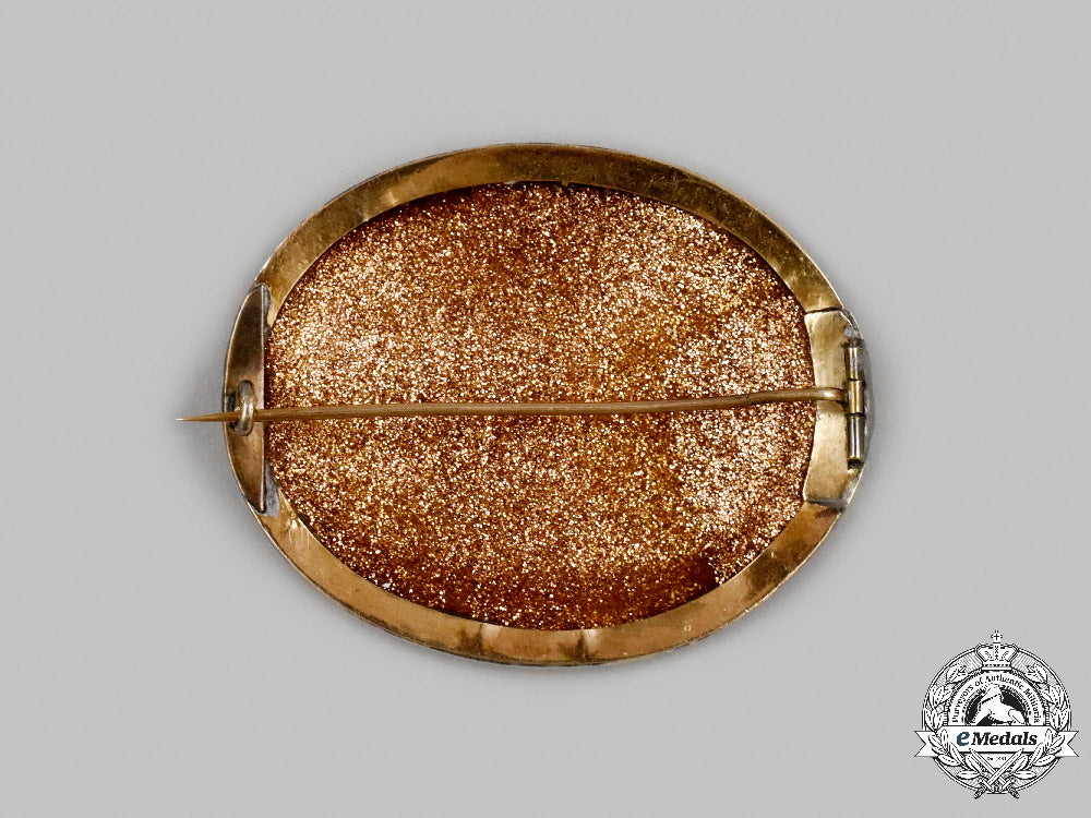 jewellery._a_yellow_gold_brooch_with_a_mosaic_of_st._peter's_square,_c.1880_c2021_004_mnc1855_1