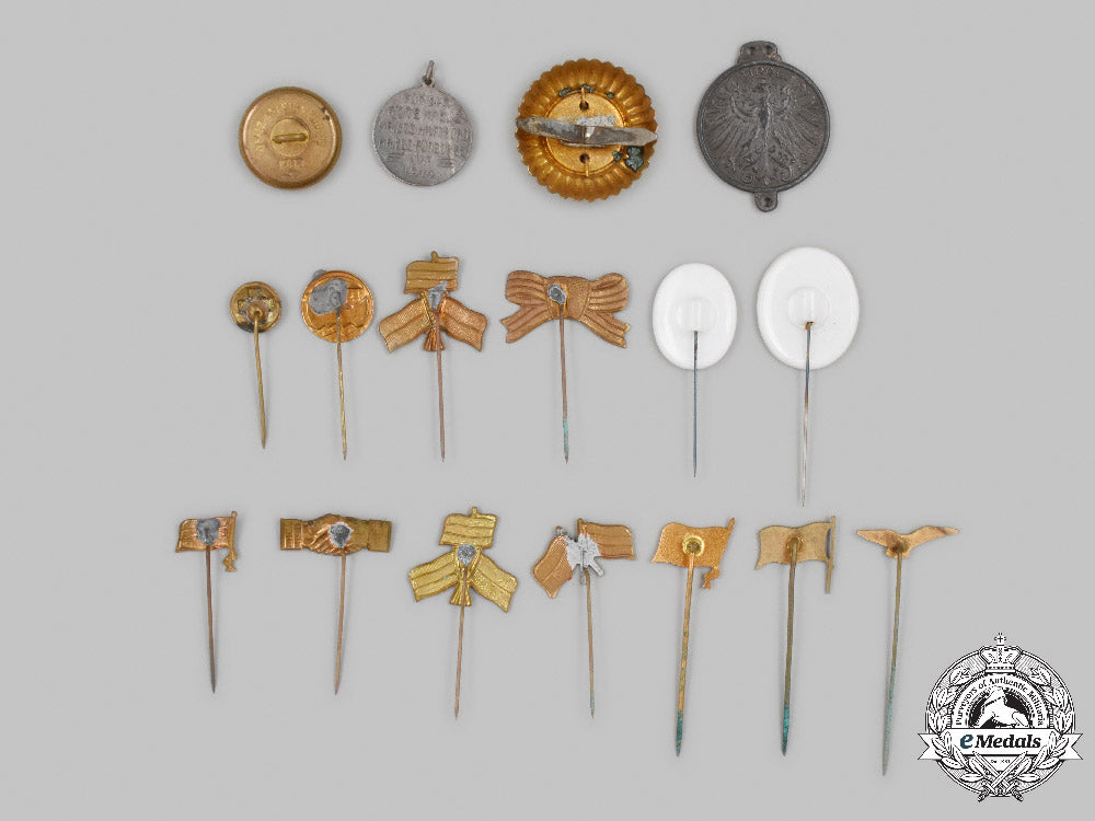 austria-_hungary,_empire._a_mixed_lot_of_badges_and_insignia_c2021_052emd_6898_1_1