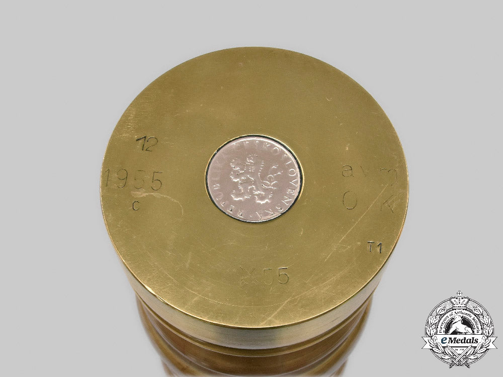 czechoslovakia,_socialist_republic._a_unique_large_calibre_trench_art_brass_shell_c2021_075_mnc5779_1