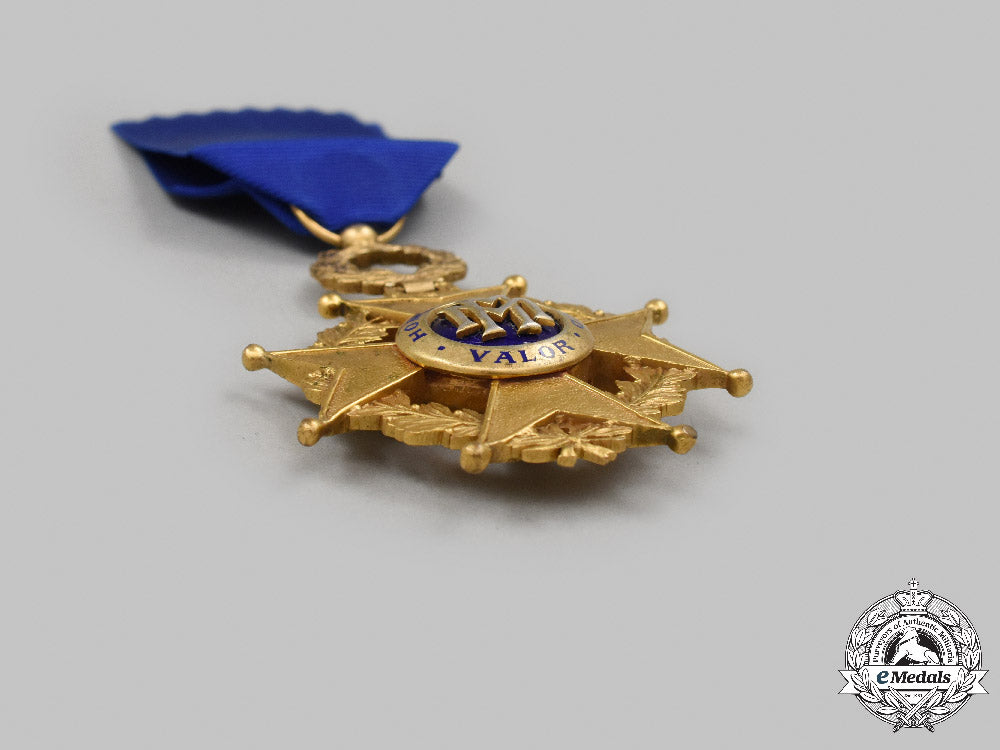 cuba,_republic._an_order_of_military_merit,_iii_class_officer_for_company_grade_officers_c2021_146emd_9455