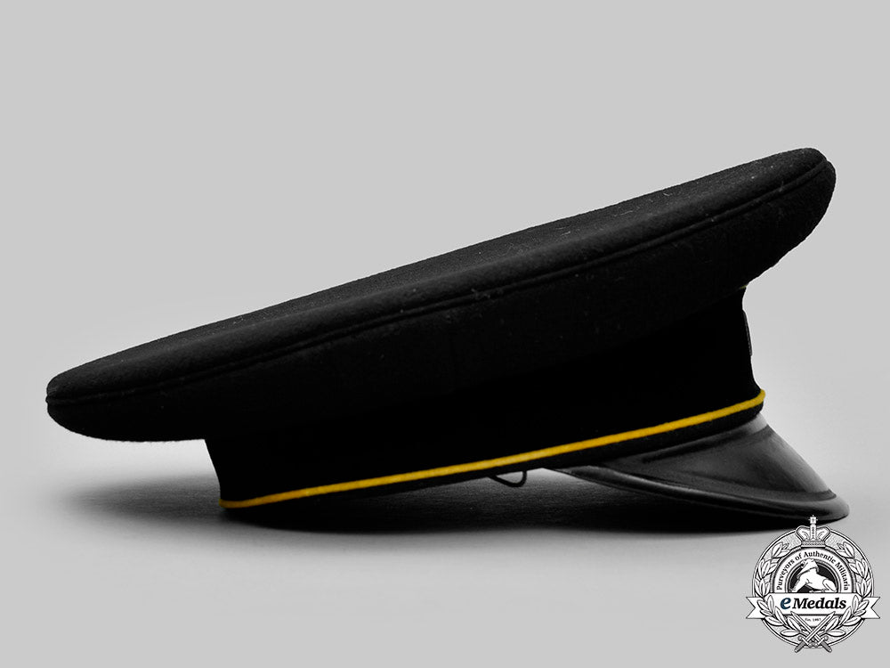 germany,_weimar_republic._a_stuttgart_transportation_authority_visor_cap_c2021_182_mnc5231_1