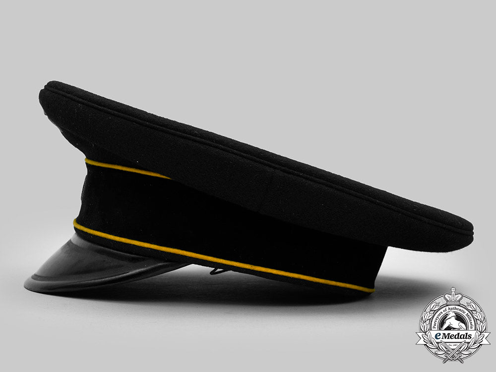 germany,_weimar_republic._a_stuttgart_transportation_authority_visor_cap_c2021_184_mnc5235_1