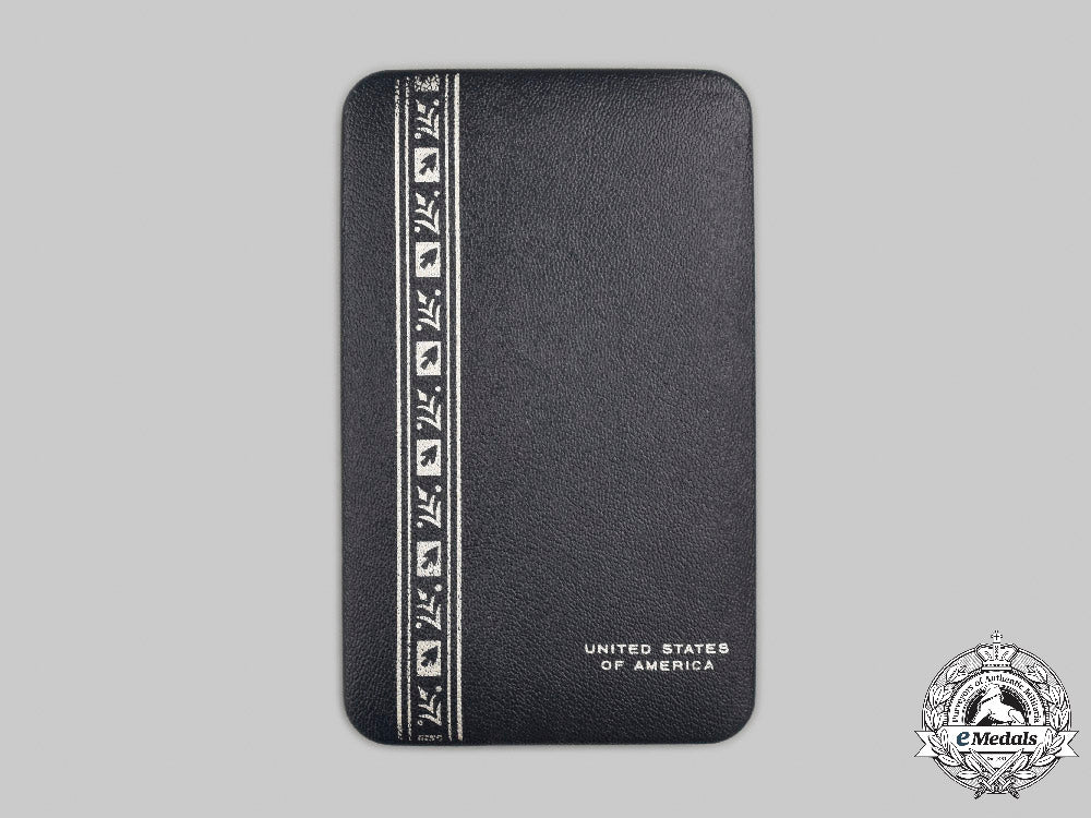 united_states._a_purple_heart,_cased_c2021_211_mnc5968
