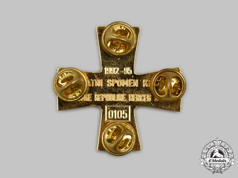 croatia,_republic._a_war_memorial_cross1992-1995_c2021_284emd_7366