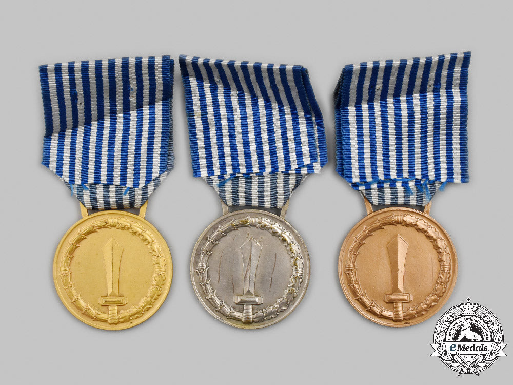 italy,_kingdom._three_merit_medals_for_long_command_of_the_royal_army_c2021_329emd_7503_1