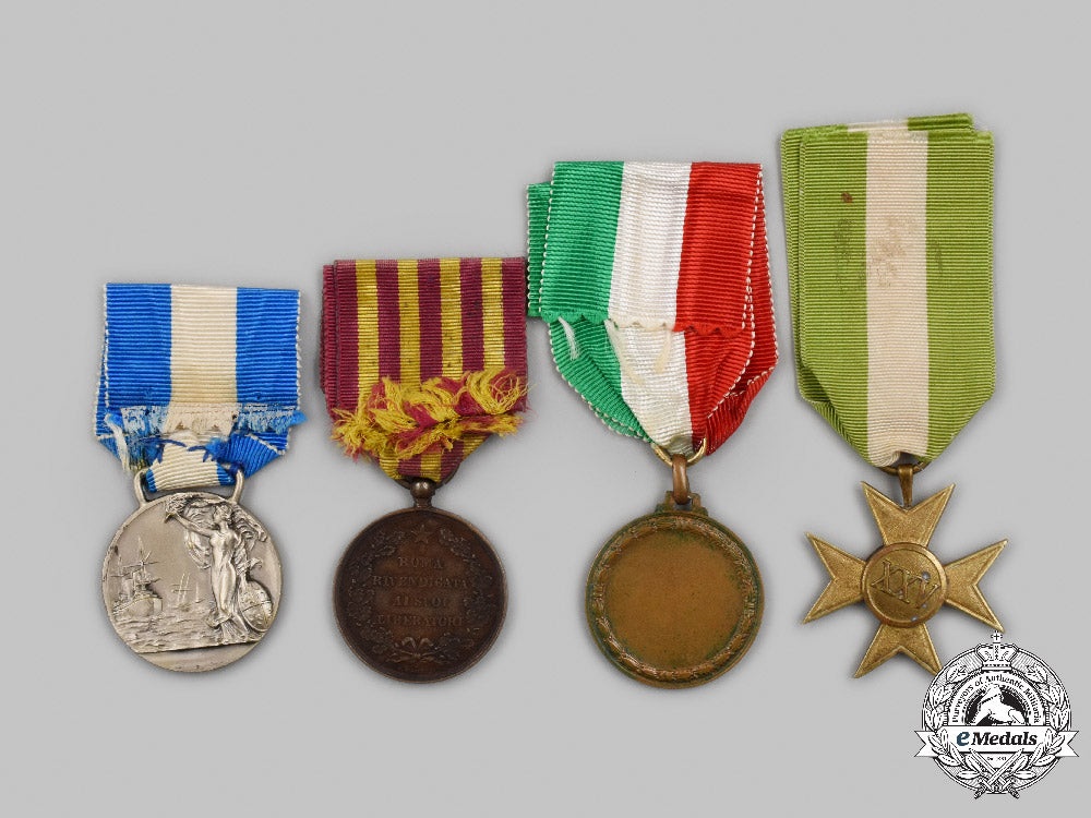 italy,_kingdom._a_lot_of_four_awards&_decorations_c2021_332emd_7508_1