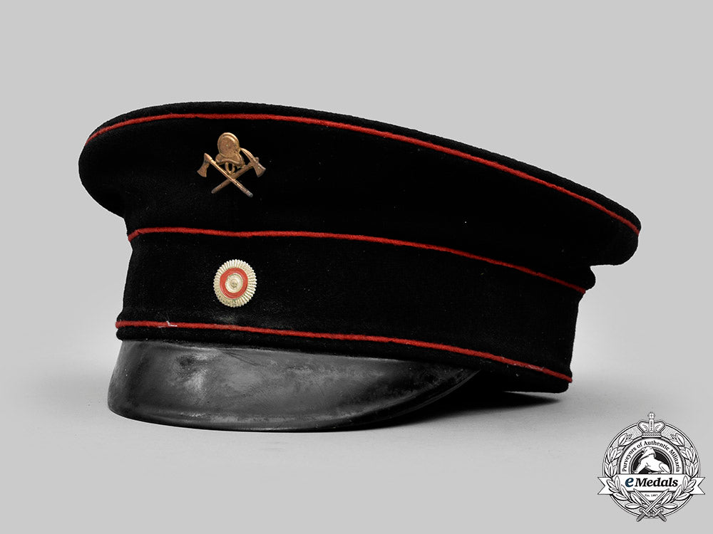 germany,_weimar_republic._a_fire_brigade_personnel_visor_cap_c2021_333_mnc6087_1