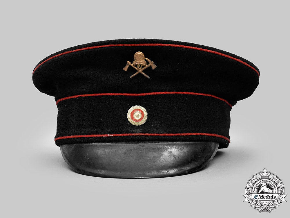 germany,_weimar_republic._a_fire_brigade_personnel_visor_cap_c2021_334_mnc6089_1