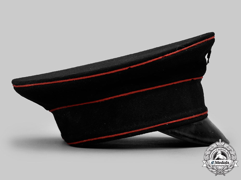 germany,_weimar_republic._a_fire_brigade_personnel_visor_cap_c2021_335_mnc6091_1