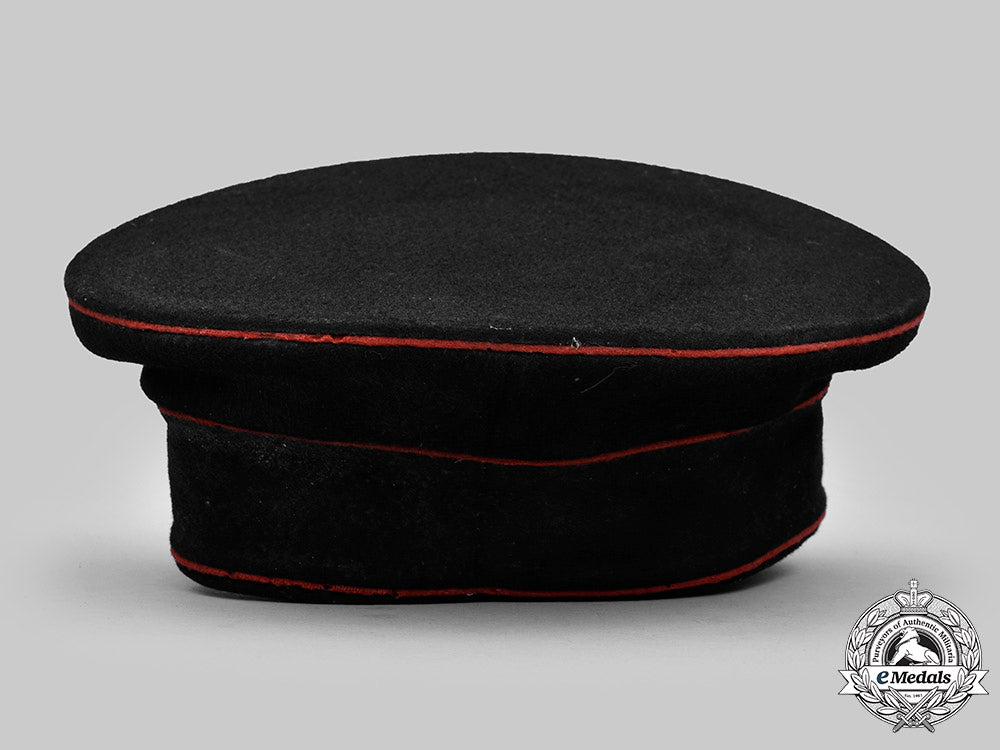 germany,_weimar_republic._a_fire_brigade_personnel_visor_cap_c2021_336_mnc6093_1