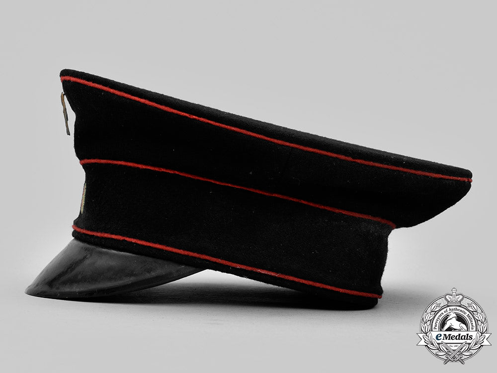 germany,_weimar_republic._a_fire_brigade_personnel_visor_cap_c2021_337_mnc6095_1