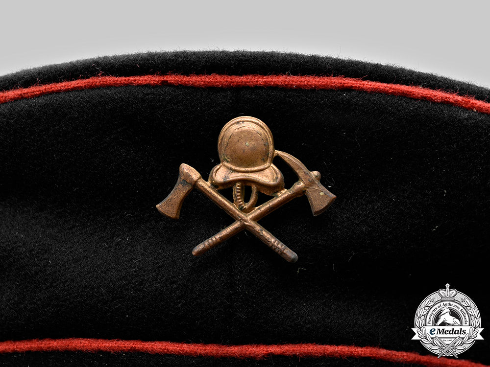 germany,_weimar_republic._a_fire_brigade_personnel_visor_cap_c2021_338_mnc6097_1