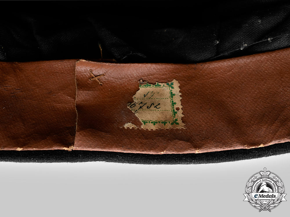 germany,_weimar_republic._a_fire_brigade_personnel_visor_cap_c2021_341_mnc6103_1