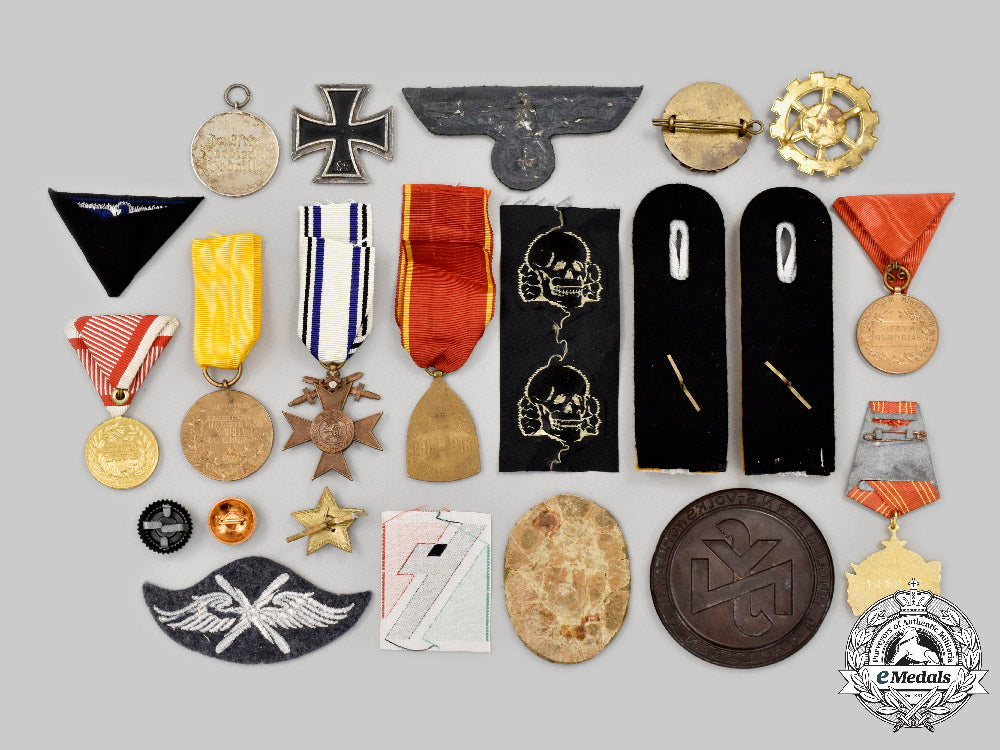 international._a_lot_of_twenty-_two_military_items_c2021_405_mnc7392