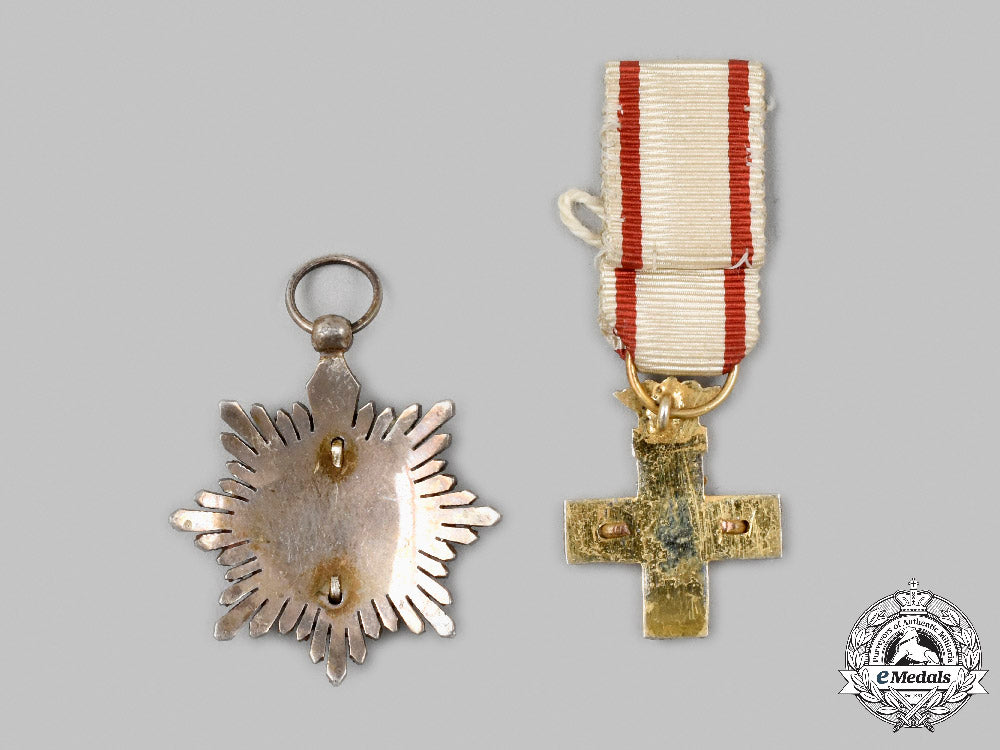 spain,_facist_state._two_miniature_orders_c2021_474_mnc0084_1