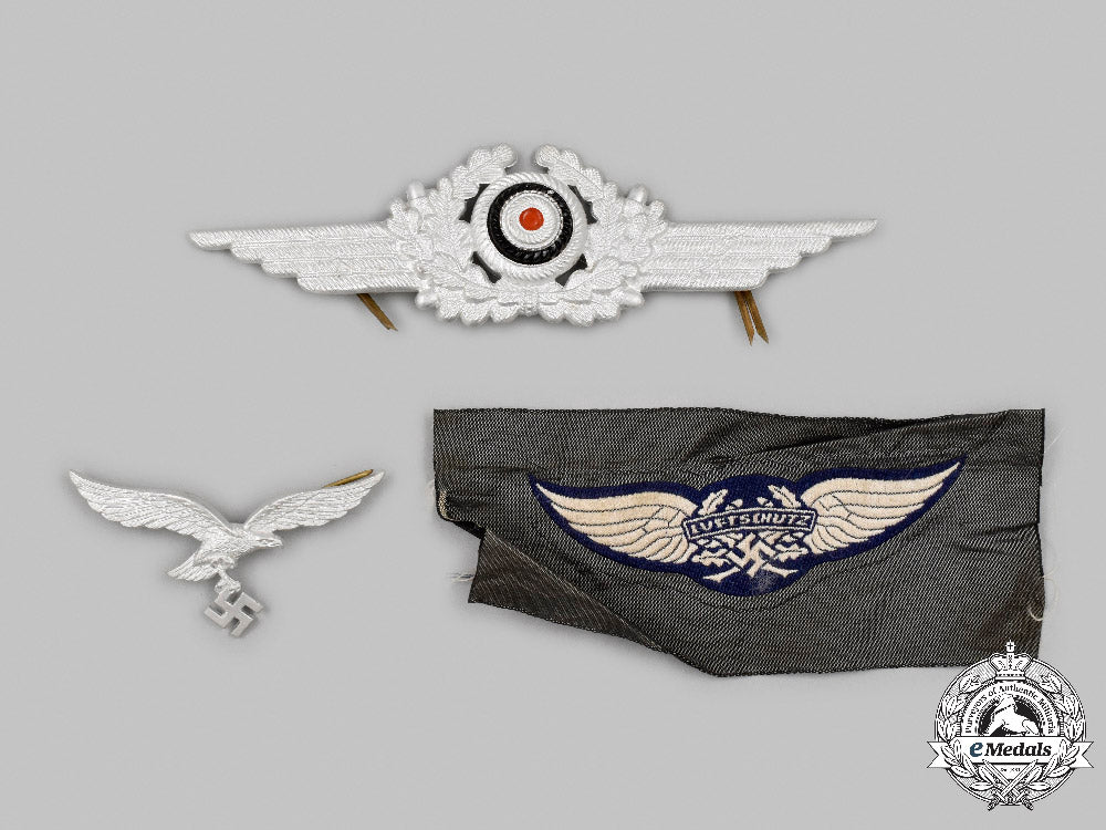 germany,_luftwaffe._a_lot_of_uniform_insignia_c2021_553_mnc0231