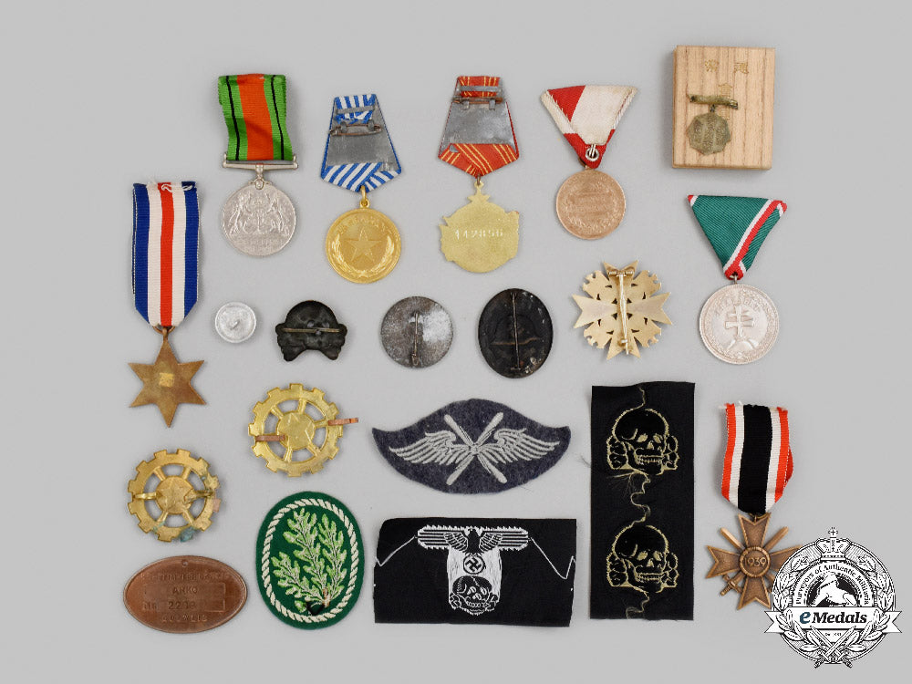 germany,_third_reich._a_lot_of_twenty_mostly_post-1945_manufactured_items_c2021_561emd_5516_1