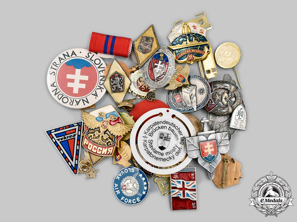 international._a_mixed_lot_of_commemorative_badges_and_insignia_c2021_570_mnc4947