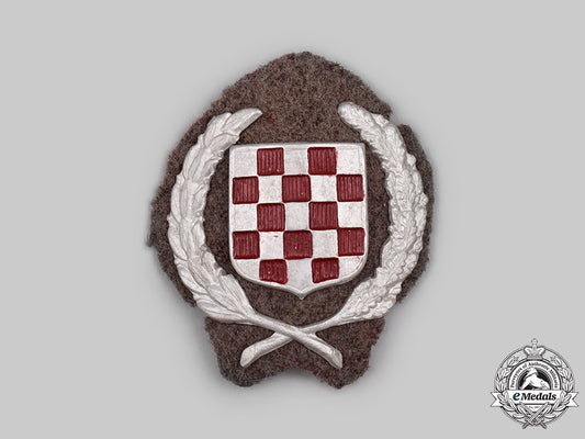 croatia,_independent_state._an_early_army_home_defence_officer's_cap_badge_c2021_658_mnc4189_1