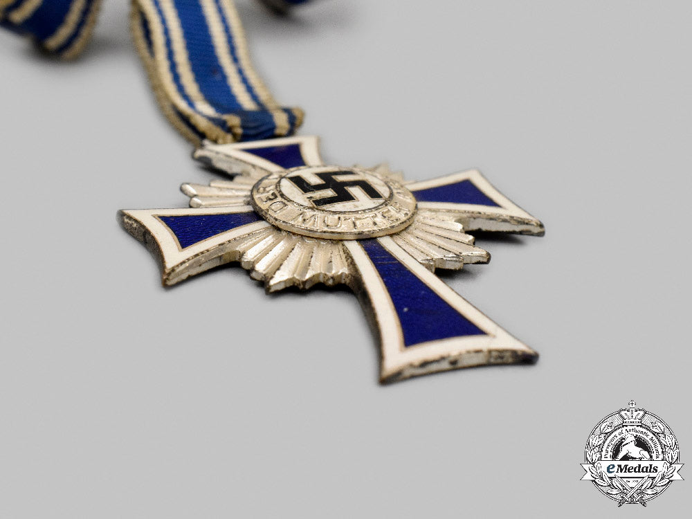germany,_third_reich._an_honour_cross_of_the_german_mother,_silver_grade,_with_miniature_c2021_709_mnc0641