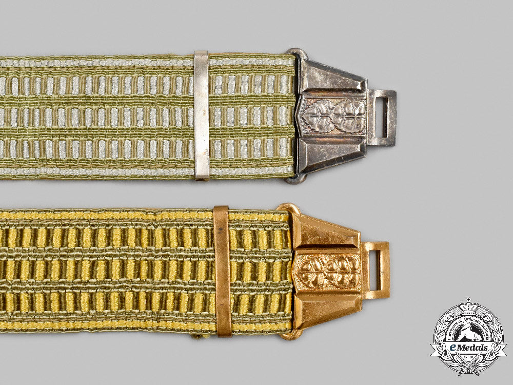 czechoslovakia,_socialist_republic._two_people's_army_belts_c2021_852_mnc8177_1