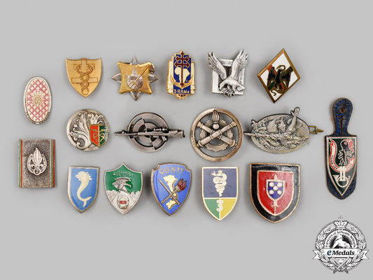france,_v_republic._a_lot_of_seventeen_regimental_badges_c2021_959emd_6564