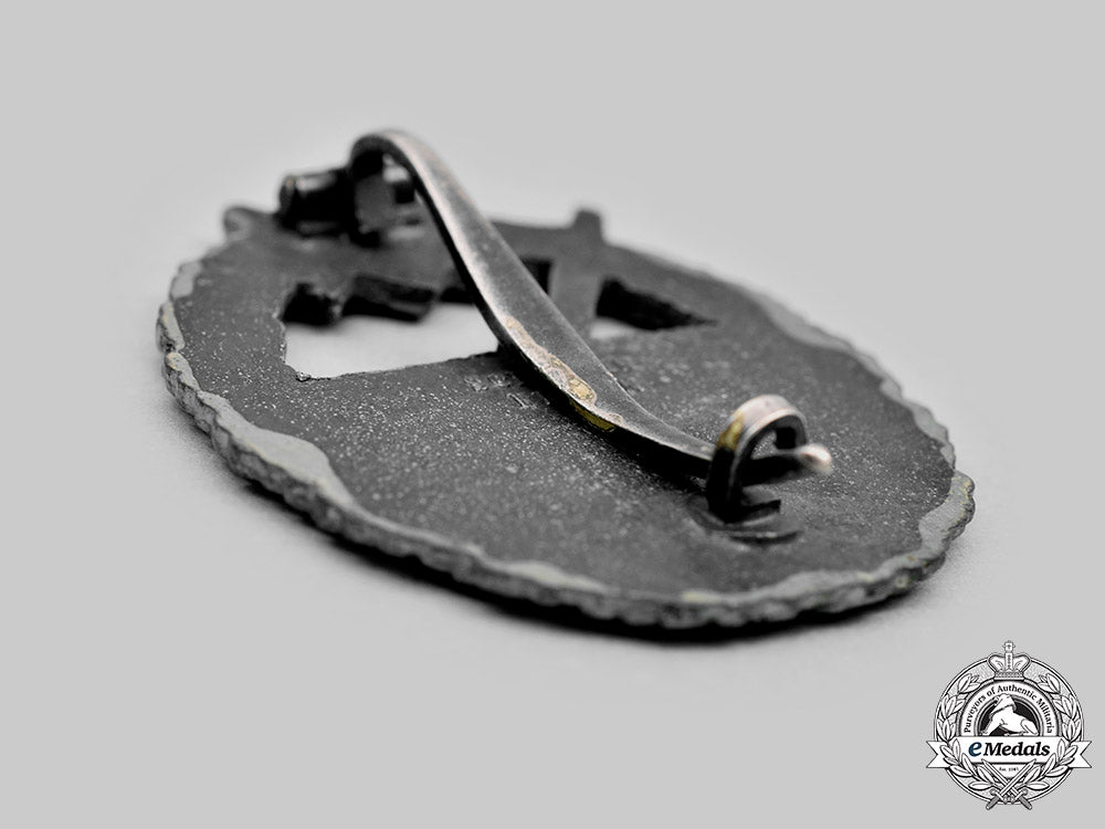 germany,_kriegsmarine._a_coastal_artillery_war_badge_by_schwerin&_sohn_c20290_mnc5525