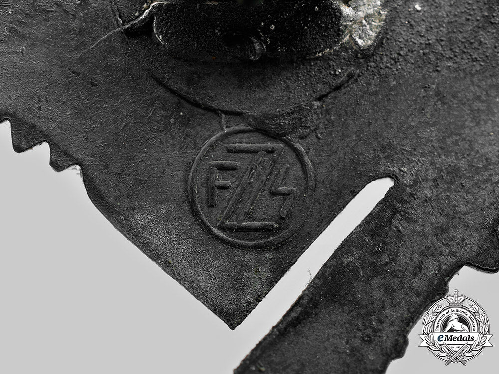 germany,_wehrmacht._an_infantry_assault_badge,_silver_grade,_by_fritz_zimmermann&_söhne_of_lüdenscheid_c20297_mnc5539