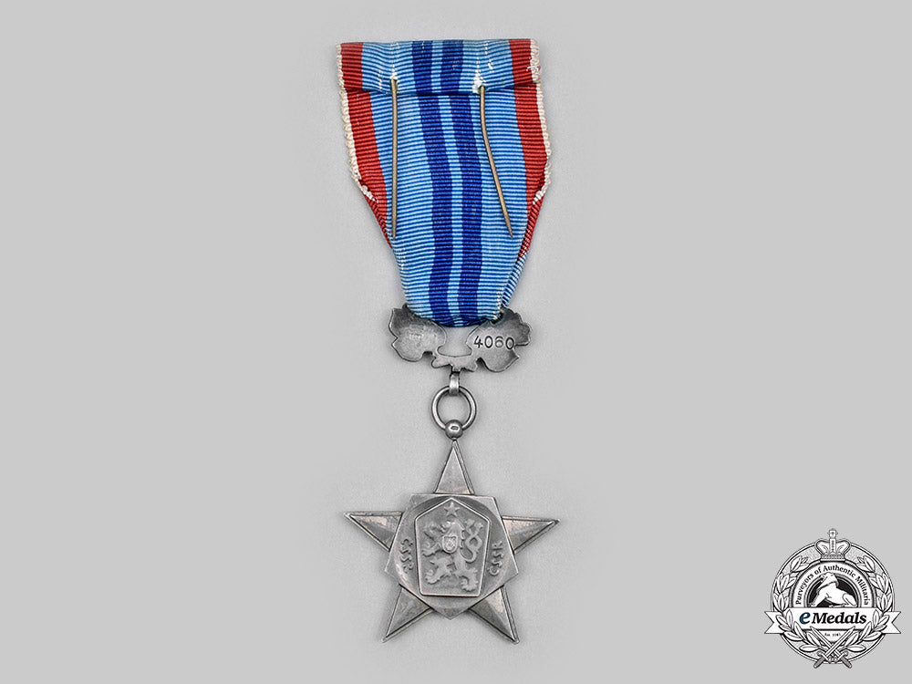 czechoslovakia,_socialist_republic._order_of_the_red_star_of_labour_c20370_mnc4393