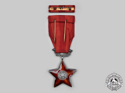 czechoslovakia,_socialist_republic._an_order_of_the_red_star,_type_i_c20374_mnc4407
