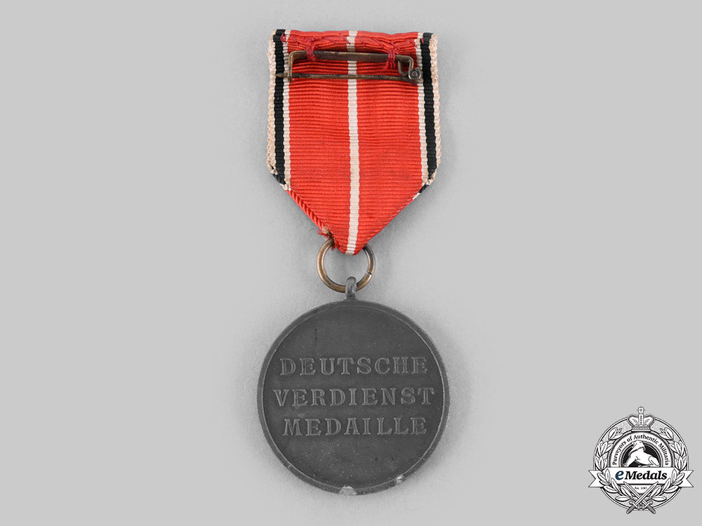 germany,_third_reich._an_order_of_the_german_eagle,_bronze_merit_medal_c20388_emd7684_1_1