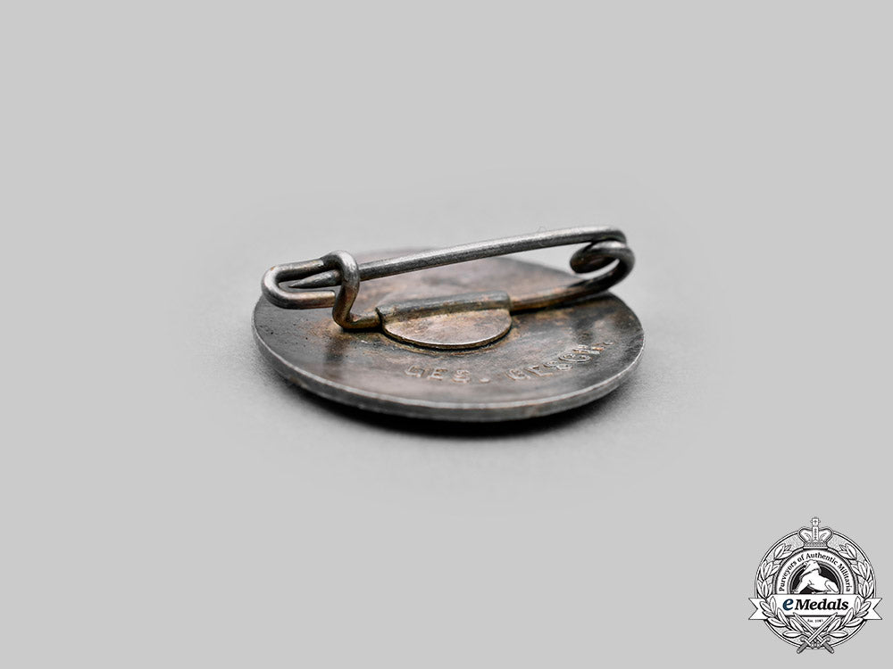 germany,_third_reich._a_pair_of_membership_badges_c20391_mnc8530