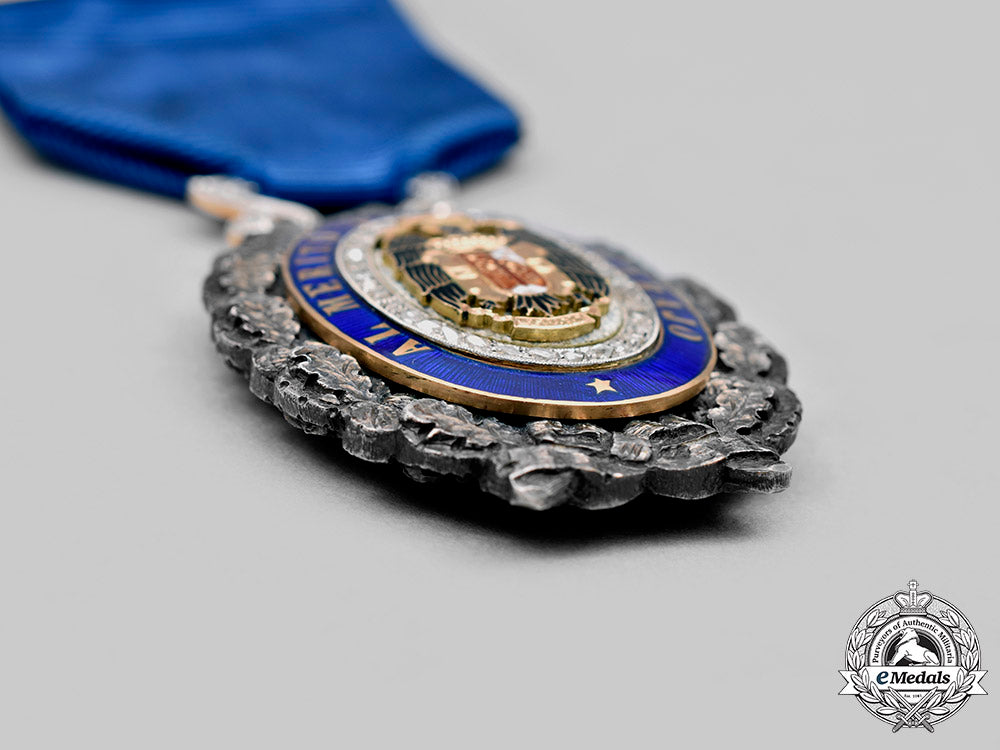 spain._an_industrial_award_for_merit,_breast_badge_in_gold_and_diamonds,_c.1940_c20482_mnc6571_2_1