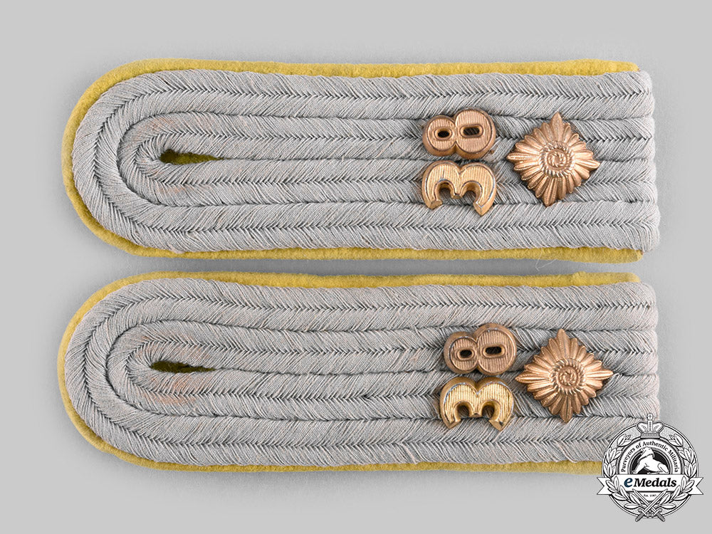 germany,_heer._a_set_of_signals_oberleutnant_shoulder_boards_c20614_emd4035_1