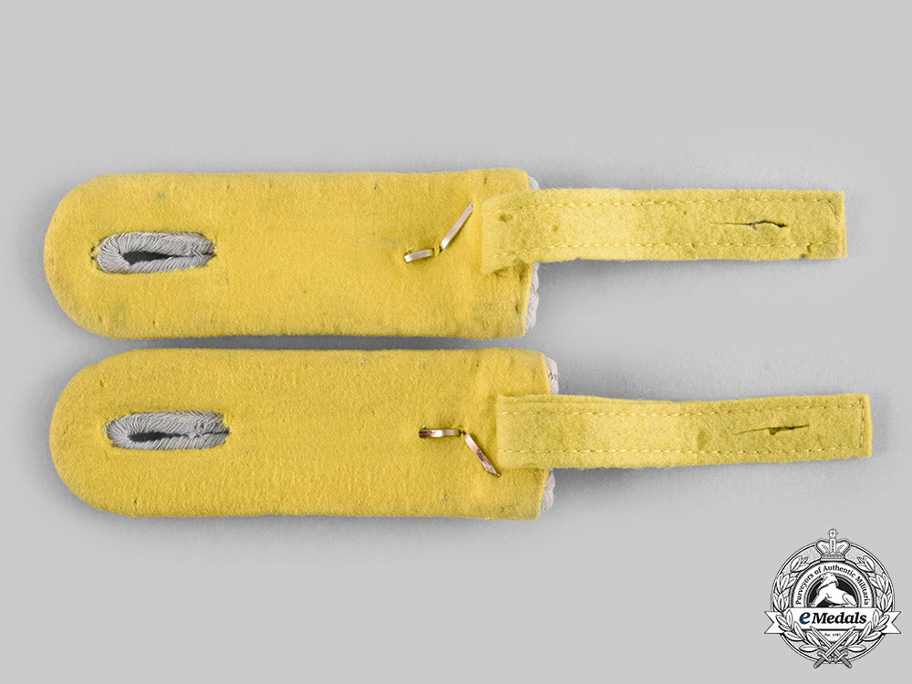 germany,_heer._a_set_of_signals_oberleutnant_shoulder_boards_c20616_emd4040_1