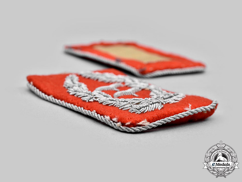 germany,_luftwaffe._a_set_of_luftwaffe_flak/_artillery_oberleutnant_collar_tabs_c20756_mnc7135_1