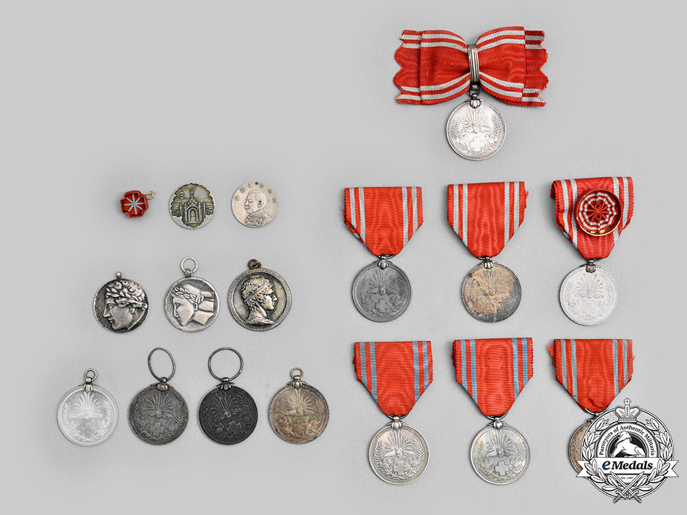japan,_empire._a_lot_of_seventeen_second_war_period_awards_c20860_mnc8223_1