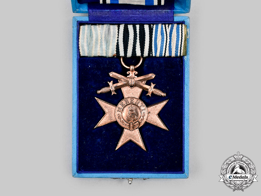 bavaria,_kingdom._a_military_merit_cross,_iii_class_with_swords_and_custom_case,_by_weiss&_co._c20886_mnc8131