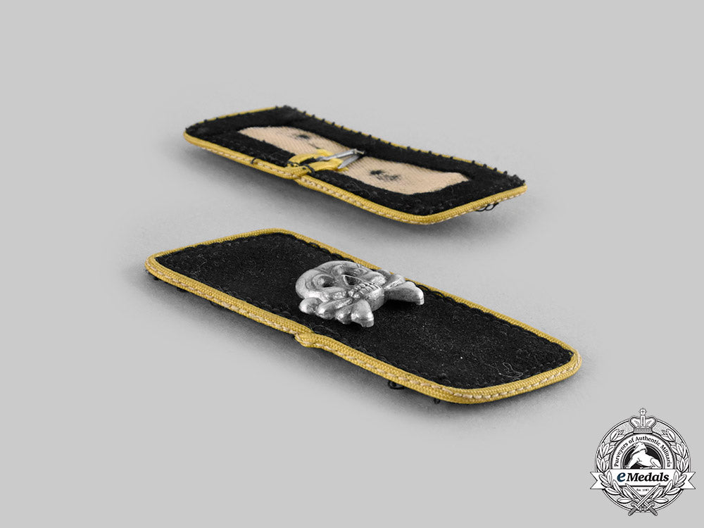 germany,_heer._a_set_of_heer_armoured_reconnaissance/_cavalry_collar_tabs_c20921_emd1113_1