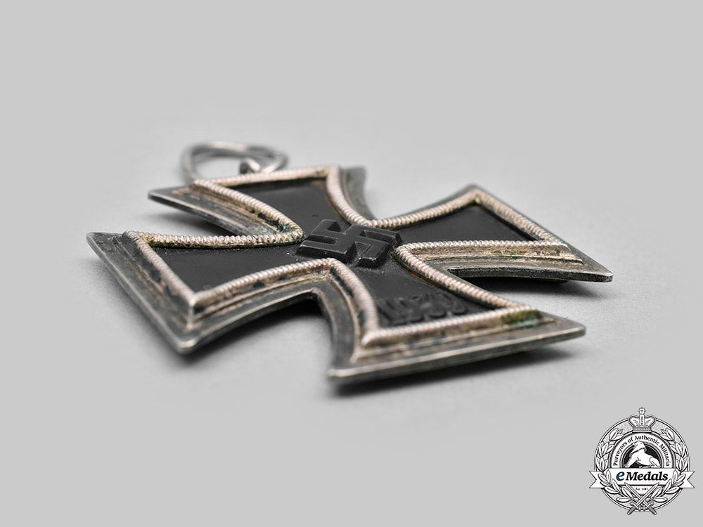 germany,_wehrmacht._a1939_iron_cross_ii_class,_with_ribbon_bar,_by_franke&_co._c20933_mnc6461
