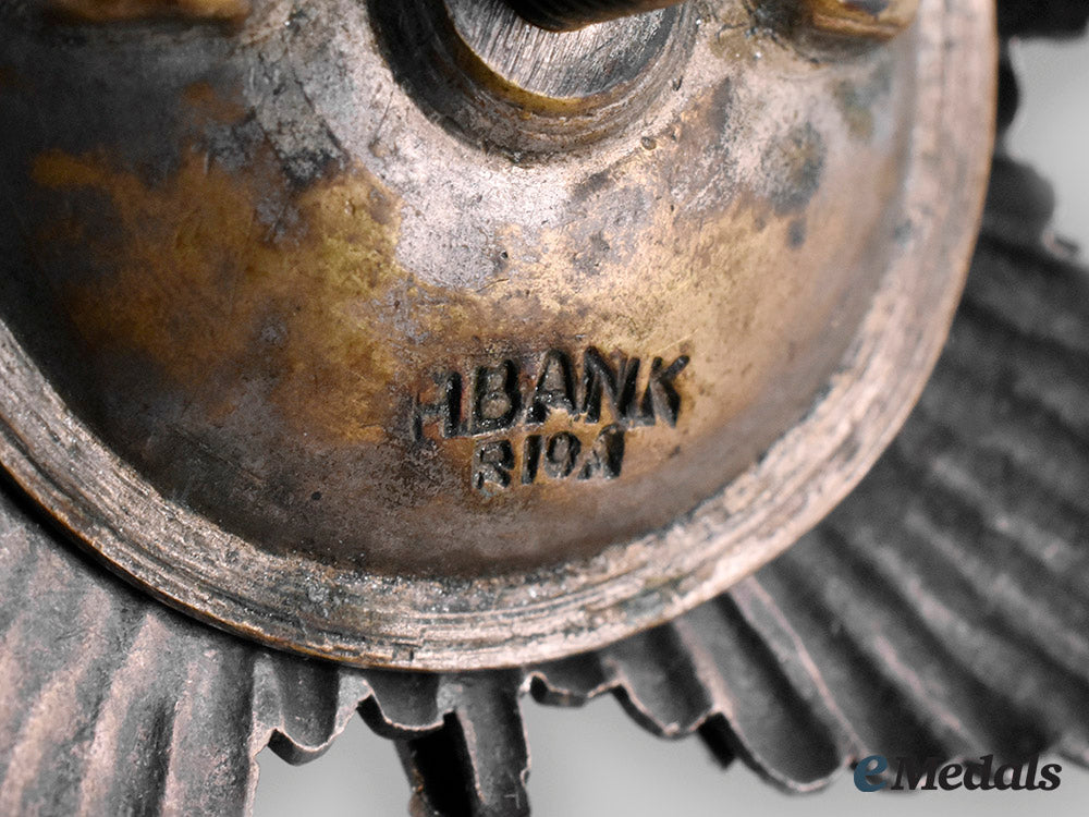 latvia,_republic._a10_th_aizpute_kājnieku_pulks(_aizpute_infantry_regiment)_badge,_by_h.bank_riga_c20_00103_1_1