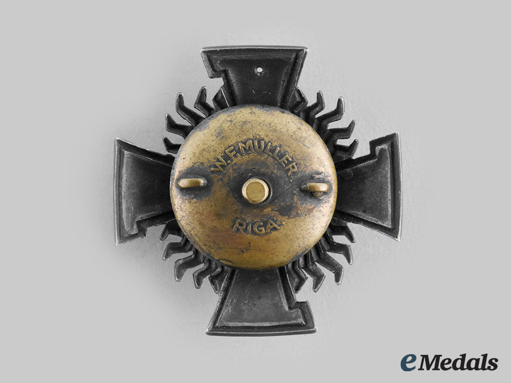 latvia,_republic._a_firefighter10_year_service_badge,_w.f._muller_c20_00111_1_1_1_1_1