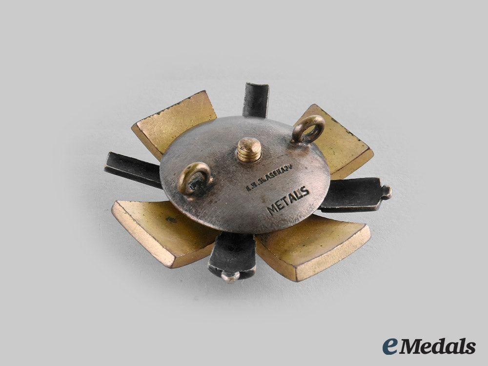 latvia,_republic._a_kurzemes_artilērijas_pulks(_kurzeme_artillery_regiment)_badge,_h.w.slasenapf,_c.1919_c20_00134_1_1