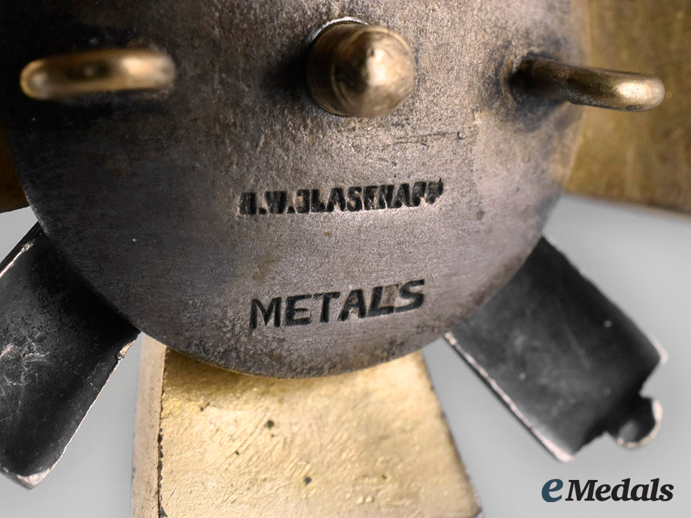 latvia,_republic._a_kurzemes_artilērijas_pulks(_kurzeme_artillery_regiment)_badge,_h.w.slasenapf,_c.1919_c20_00135_1_1