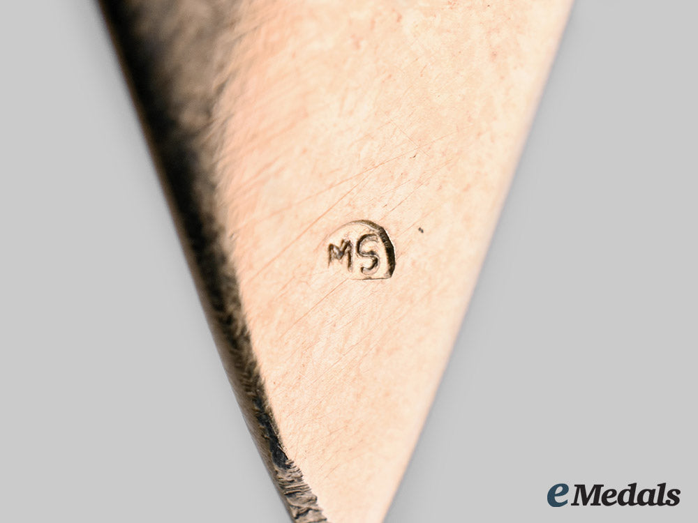 romania,_socialist_republic._a_hero_of_the_socialist_republic_of_romania_in_gold_c20_00290_1_1_1