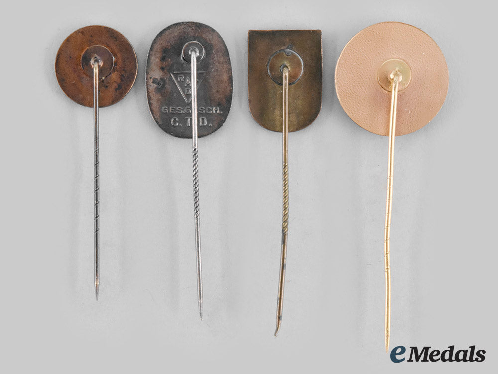 germany,_third_reich._a_lot_of_membership_stickpins_c20_00536_1