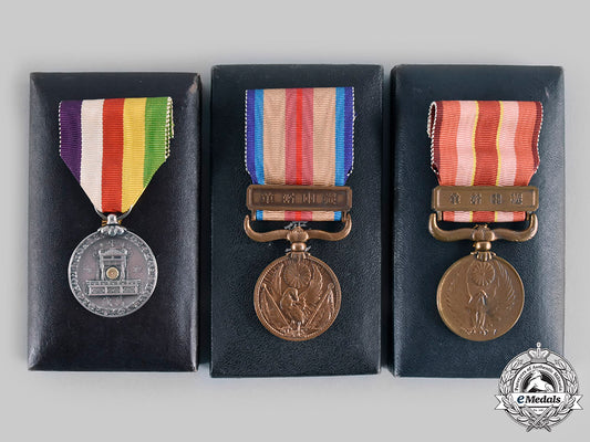 japan,_empire._a_lot_of_three_cased_medals_c20_00715