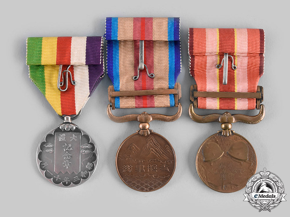 japan,_empire._a_lot_of_three_cased_medals_c20_00717